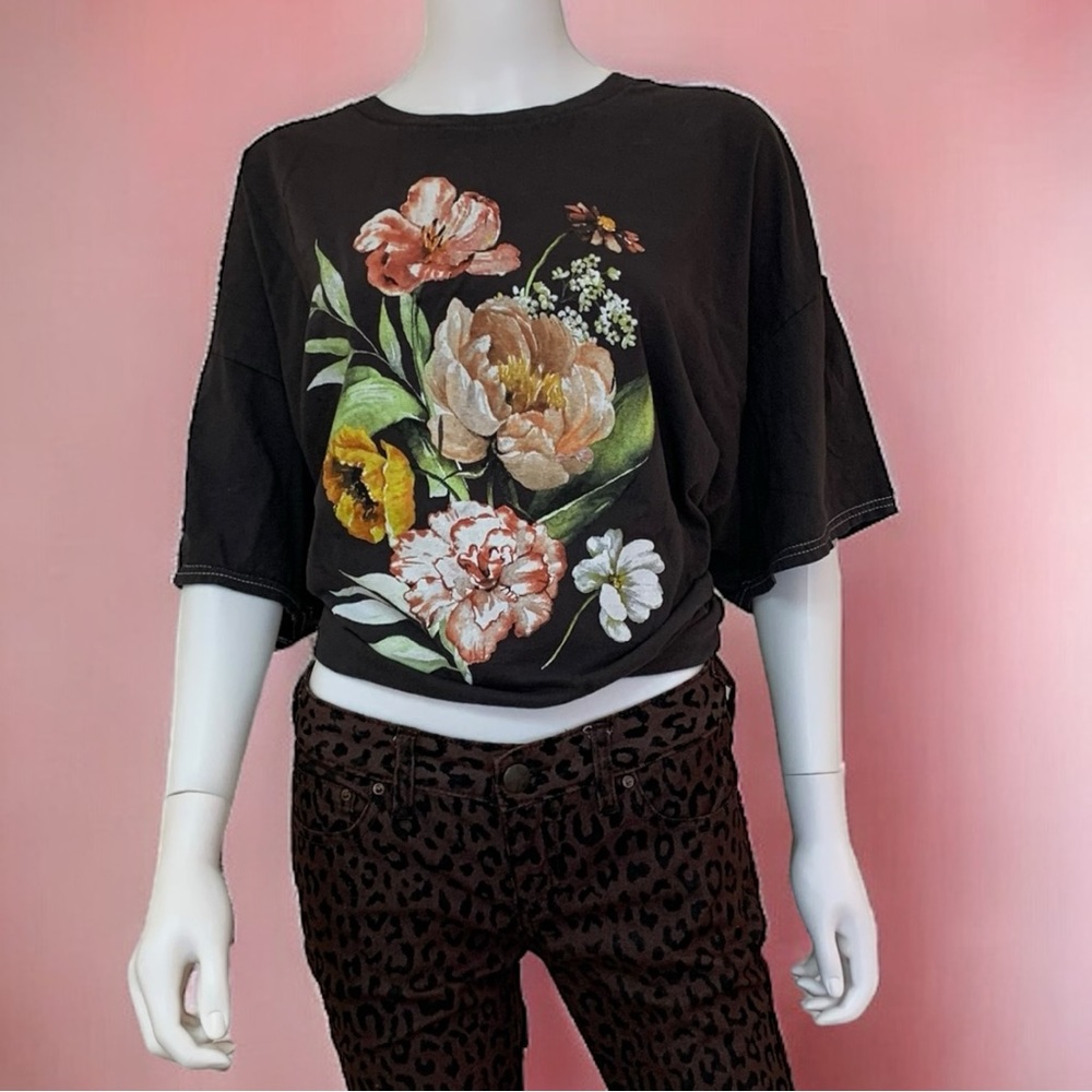 💋New World Floral Sketches Womens Crew Neck Short Sleeve Graphic T-Shirt - Picture 1 of 5